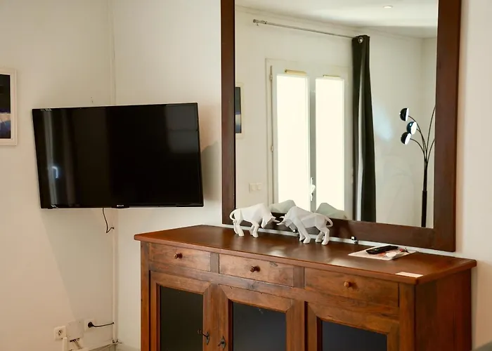 Mas La Farelle Gite, Fitness & Salle De Jeux Gratuite & En Supplement Дом отдыха Ним