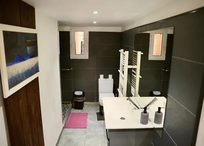 Дом отдыха Mas La Farelle Gite, Fitness & Salle De Jeux Gratuite & En Supplement Ним